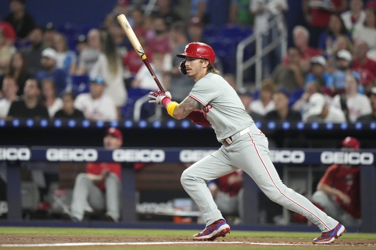 El jonrón de Bryson Stott en el deck superior ayuda a los Phillies a vencer a los Marlins 5-2, extendiendo la racha de victorias a 5